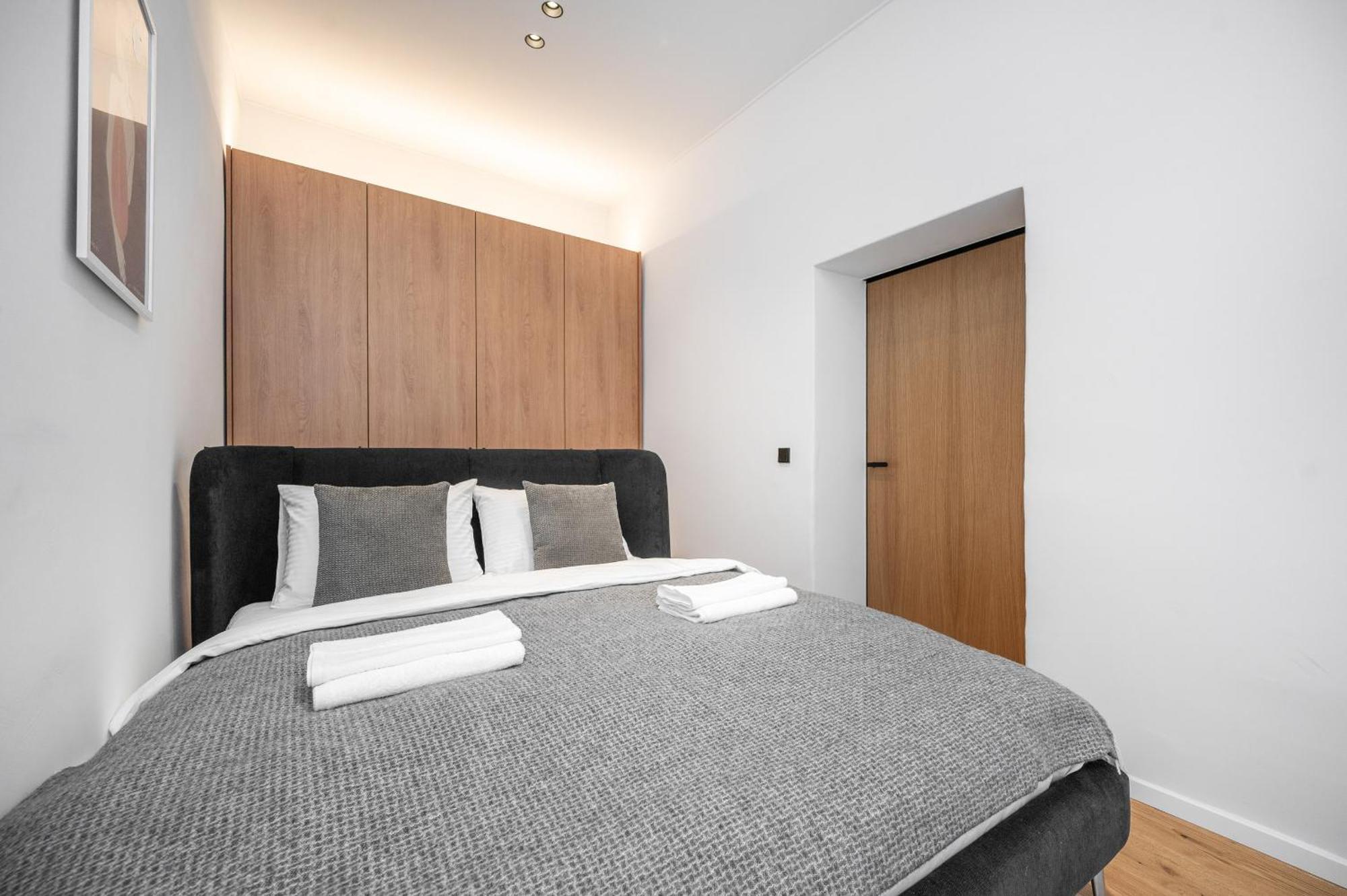 Apartment Newly Furnished Town Hall By Reside Baltic Wilna