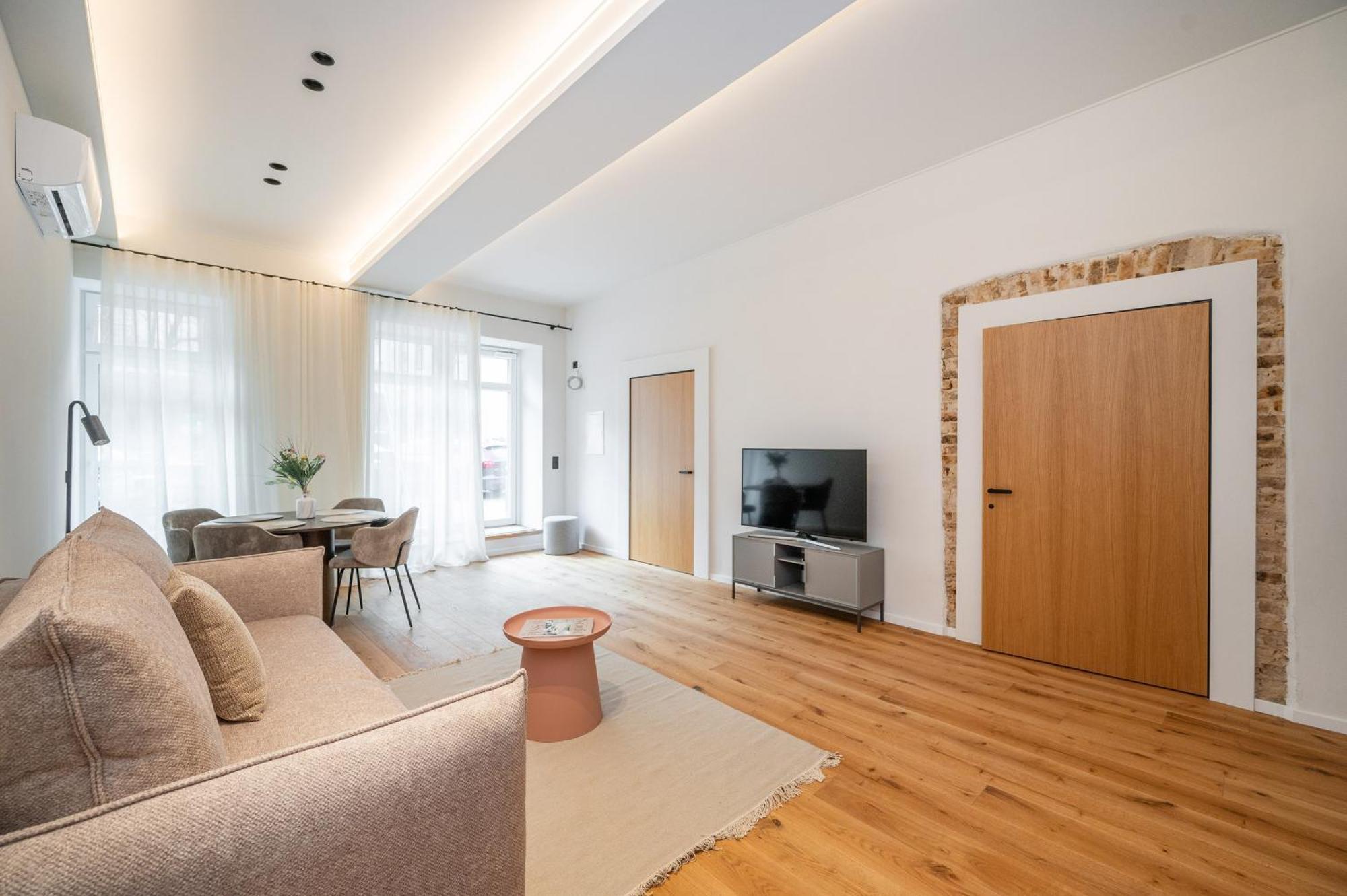 Huoneisto Newly Furnished Town Hall By Reside Baltic
